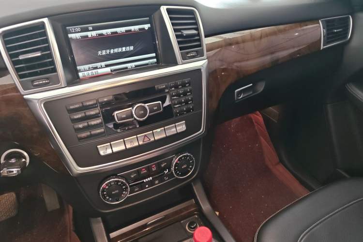 Used Mercedes-Benz M-Class 2014 ML 400 4MATIC Dynamic Model Audio And AC Panel