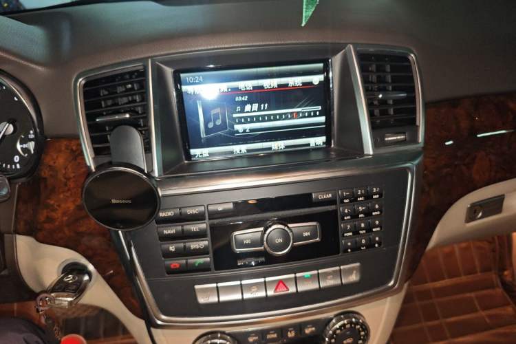Used Mercedes-Benz M-Class 2014 ML 400 4MATIC Dynamic Model Audio And AC Panel