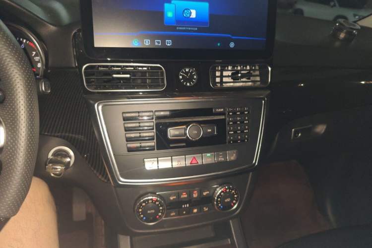 Used Mercedes-Benz M-Class 2014 ML 400 4MATIC Dynamic Model Audio And AC Panel