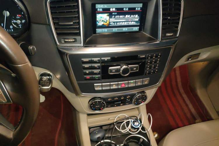 Used Mercedes-Benz M-Class 2014 ML 320 4MATIC Audio And AC Panel