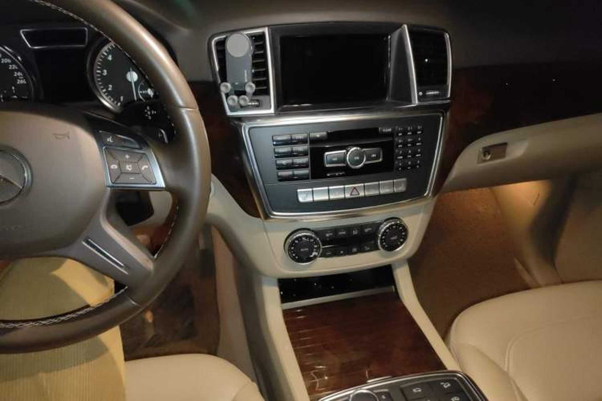 Used Mercedes-Benz M-Class 2014 ML 400 4MATIC Dynamic Model Audio And AC Panel