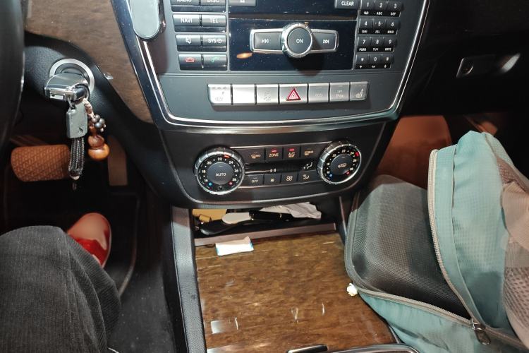 Used Mercedes-Benz M-Class 2014 ML 350 CDI 4MATIC Audio And AC Panel