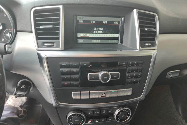 Used Mercedes-Benz M-Class 2014 ML 320 4MATIC Audio And AC Panel
