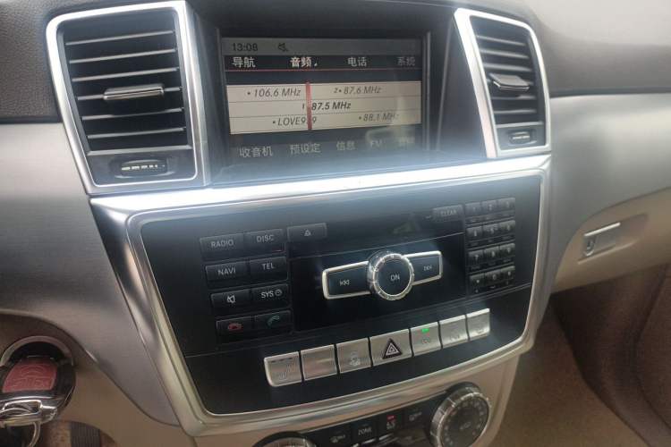 Used Mercedes-Benz M-Class 2014 ML 320 4MATIC Audio And AC Panel