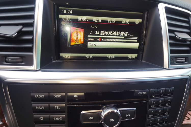 Used Mercedes-Benz M-Class 2014 ML 400 4MATIC Luxury Model Audio And AC Panel