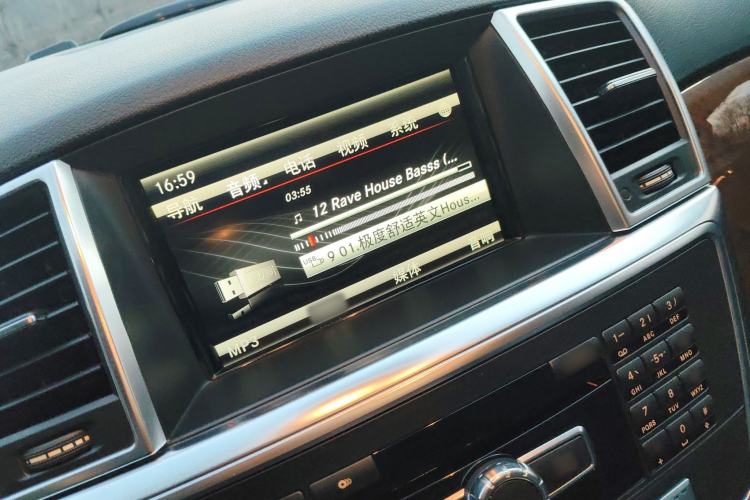 Used Mercedes-Benz M-Class 2014 ML 400 4MATIC Dynamic Model Audio And AC Panel