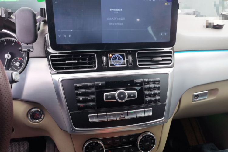 Used Mercedes-Benz M-Class 2014 ML 320 4MATIC Audio And AC Panel