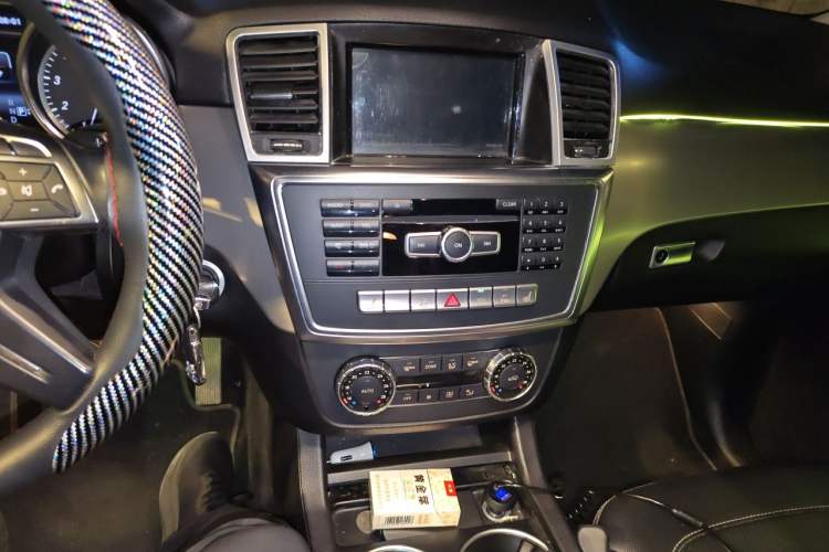 Used Mercedes-Benz M-Class 2014 ML 320 4MATIC Audio And AC Panel