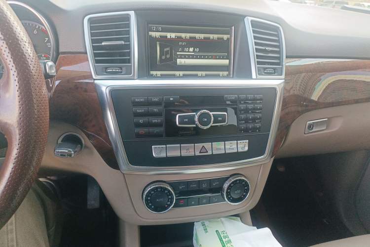 Used Mercedes-Benz M-Class 2014 ML 400 4MATIC Dynamic Model Audio And AC Panel