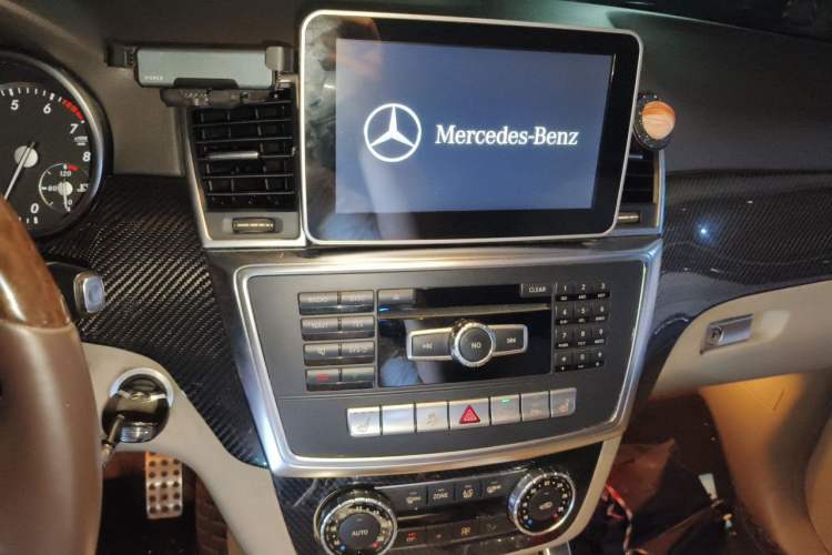 Used Mercedes-Benz M-Class 2014 ML 320 4MATIC Audio And AC Panel