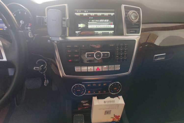 Used Mercedes-Benz M-Class 2014 ML 400 4MATIC Luxury Model Audio And AC Panel