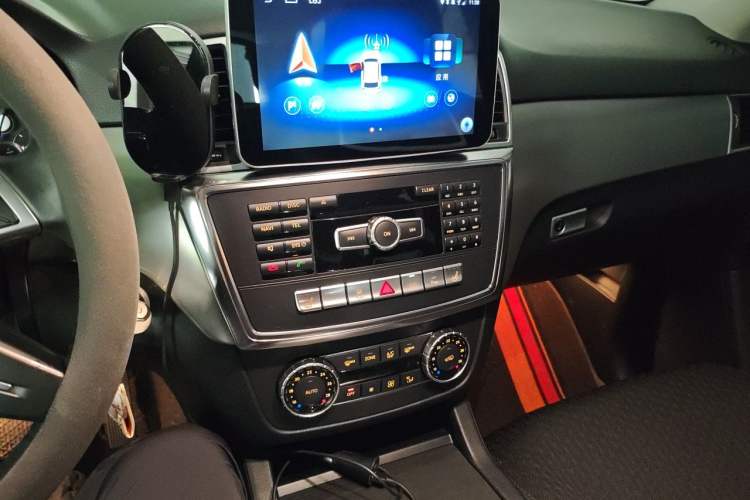 Used Mercedes-Benz M-Class 2014 ML 320 4MATIC Audio And AC Panel