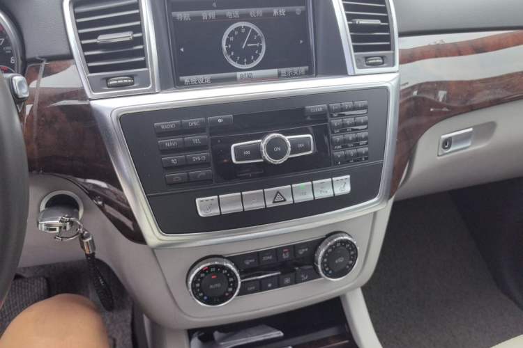 Used Mercedes-Benz M-Class  Audio And AC Panel