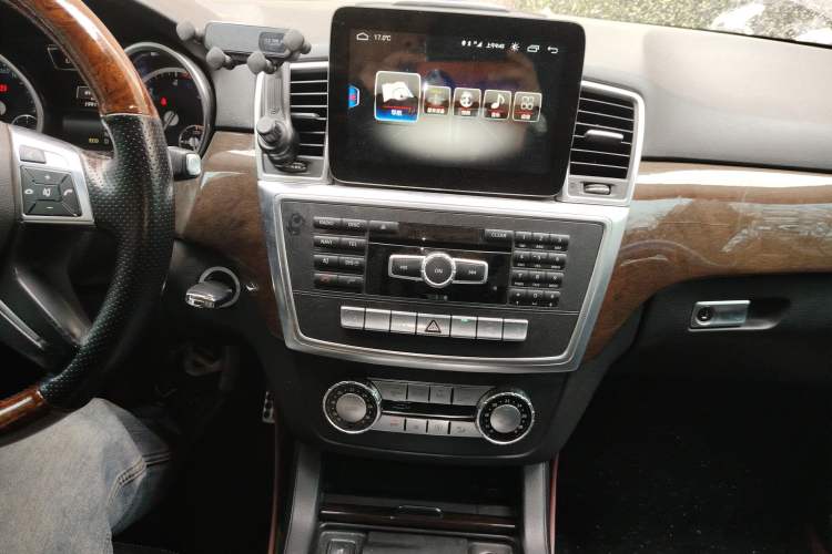 Used Mercedes-Benz M-Class 2014 ML 350 CDI 4MATIC Audio And AC Panel