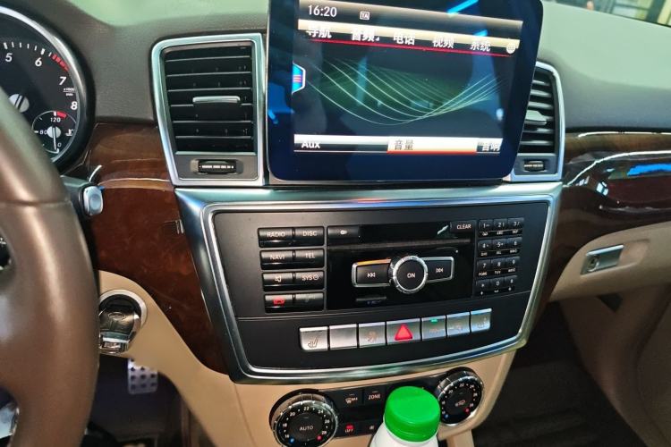 Used Mercedes-Benz M-Class 2014 ML 400 4MATIC Dynamic Model Audio And AC Panel