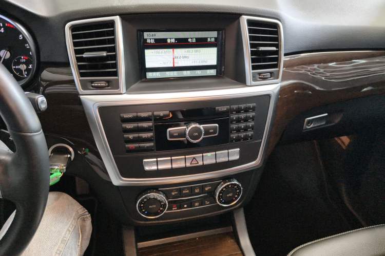 Used Mercedes-Benz M-Class 2014 ML 350 CDI 4MATIC Audio And AC Panel