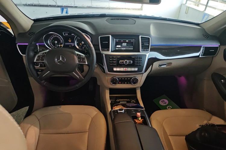 Used Mercedes-Benz M-Class 2014 ML 350 CDI 4MATIC Center Console
