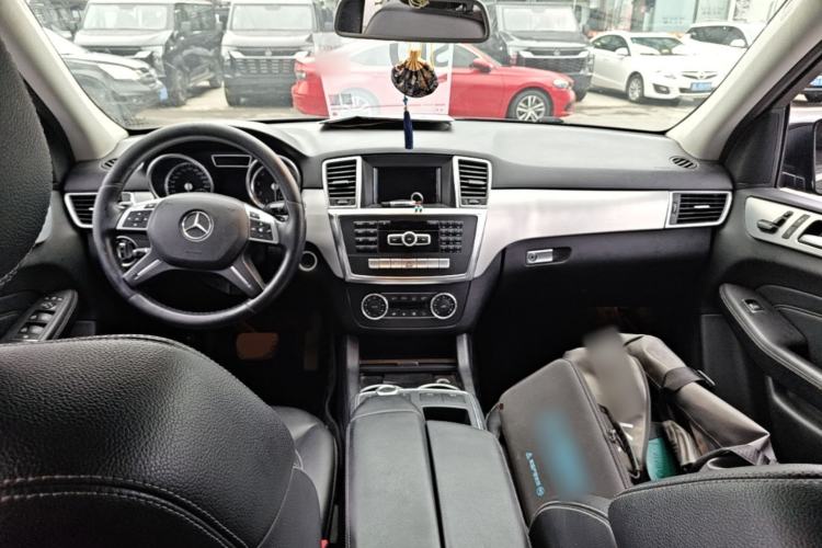Used Mercedes-Benz M-Class 2014 ML 320 4MATIC Center Console