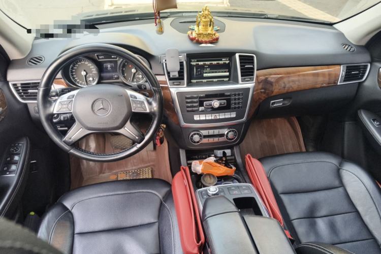 Used Mercedes-Benz M-Class 2014 ML 400 4MATIC Dynamic Model Center Console