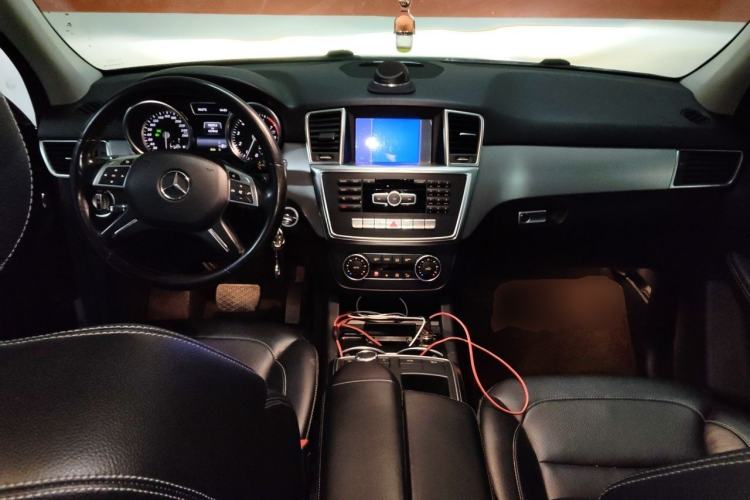 Used Mercedes-Benz M-Class 2014 ML 320 4MATIC Center Console