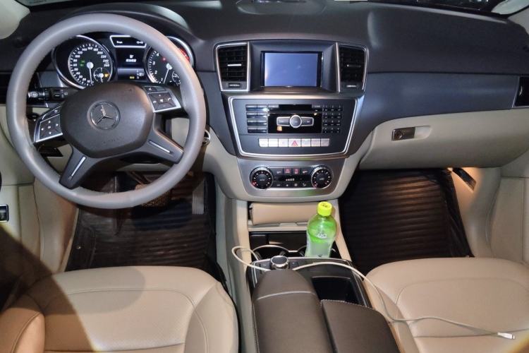 Used Mercedes-Benz M-Class 2014 ML 320 4MATIC Center Console