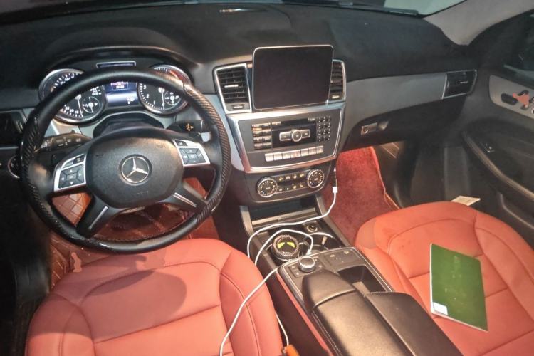 Used Mercedes-Benz M-Class 2014 ML 320 4MATIC Center Console