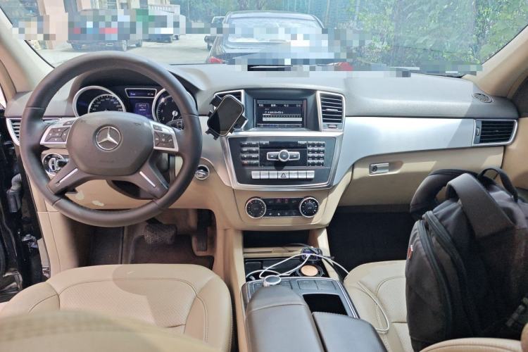 Used Mercedes-Benz M-Class 2014 ML 320 4MATIC Center Console