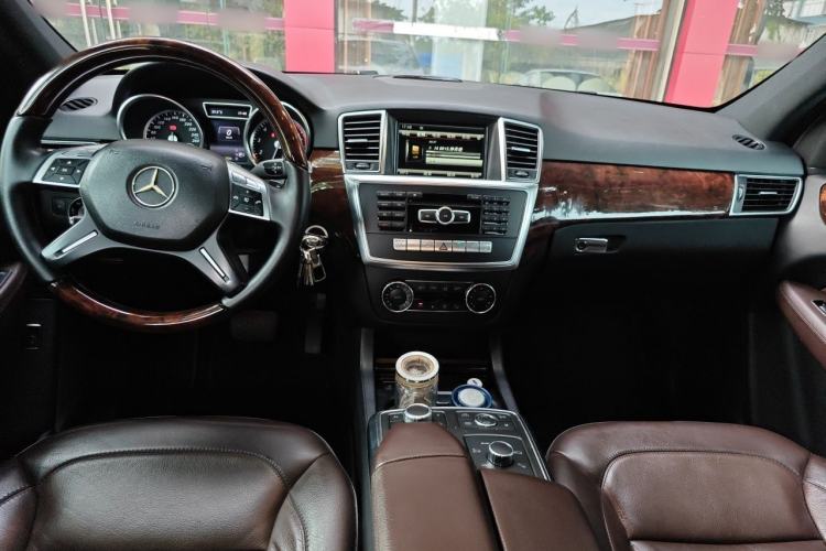 Used Mercedes-Benz M-Class 2014 ML 400 4MATIC Luxury Model Center Console