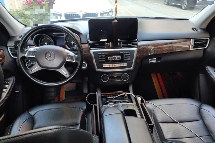 Used Mercedes-Benz M-Class 2014 ML 400 4MATIC Dynamic Model Center Console