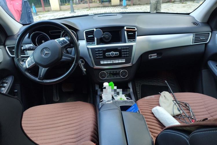 Used Mercedes-Benz M-Class 2014 ML 320 4MATIC Center Console