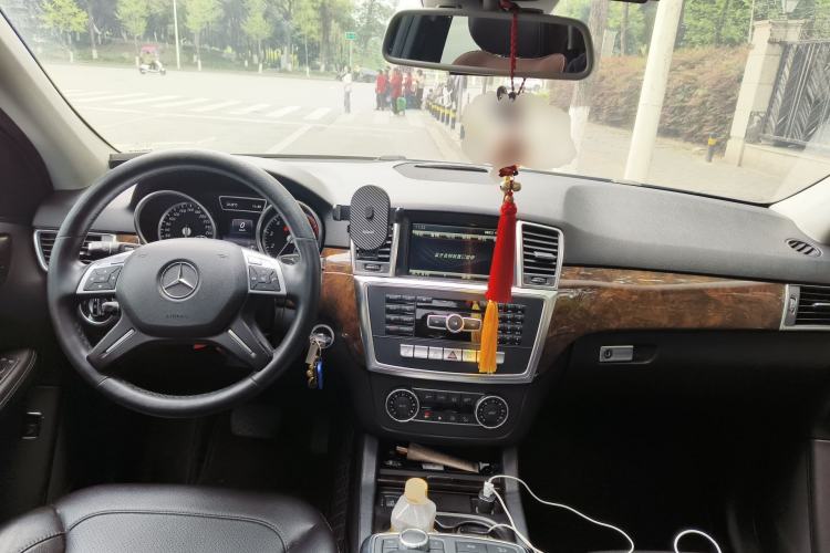 Used Mercedes-Benz M-Class 2014 ML 400 4MATIC Dynamic Model Center Console