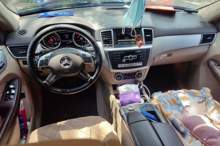 Used Mercedes-Benz M-Class 2014 ML 320 4MATIC Center Console