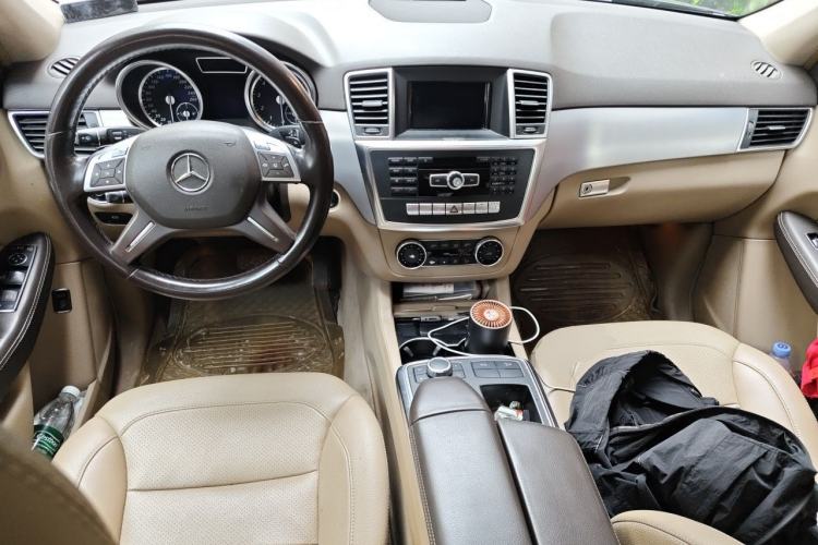 Used Mercedes-Benz M-Class 2014 ML 320 4MATIC Center Console