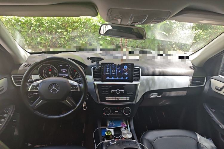 Used Mercedes-Benz M-Class 2014 ML 320 4MATIC Center Console