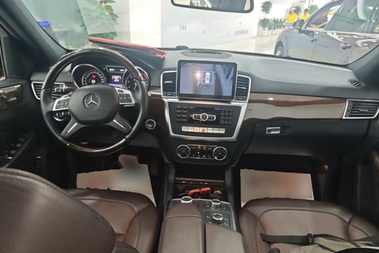 Used Mercedes-Benz M-Class 2014 ML 400 4MATIC Luxury Model Center Console