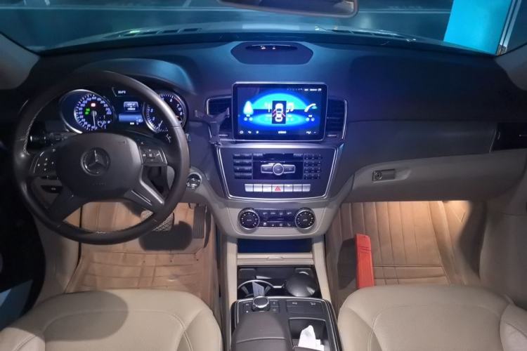 Used Mercedes-Benz M-Class 2014 ML 320 4MATIC Center Console