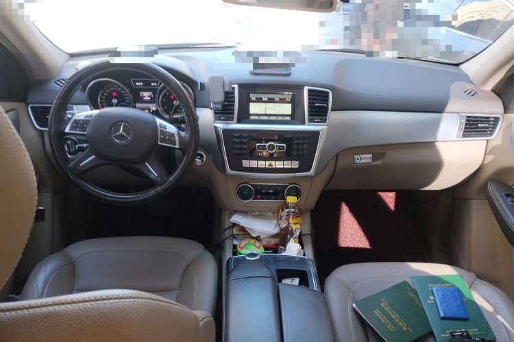 Used Mercedes-Benz M-Class 2014 ML 320 4MATIC Center Console