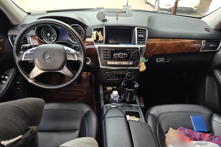 Used Mercedes-Benz M-Class 2014 ML 400 4MATIC Dynamic Model Center Console