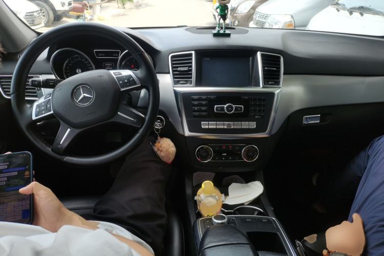 Used Mercedes-Benz M-Class 2014 ML 320 4MATIC Center Console