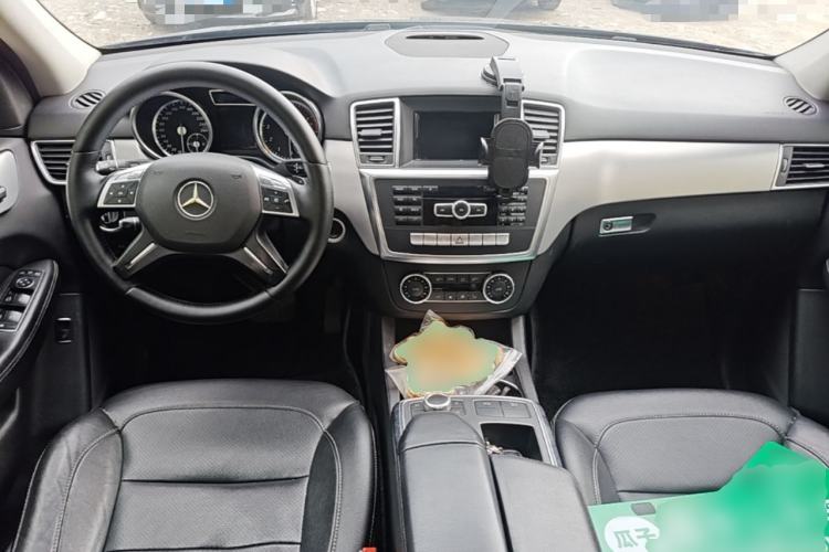 Used Mercedes-Benz M-Class 2014 ML 320 4MATIC Center Console