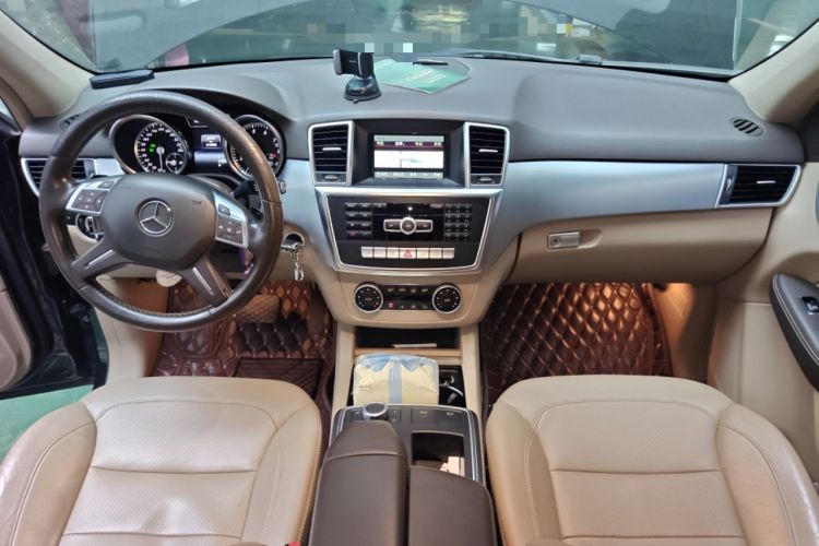 Used Mercedes-Benz M-Class 2014 ML 320 4MATIC Center Console