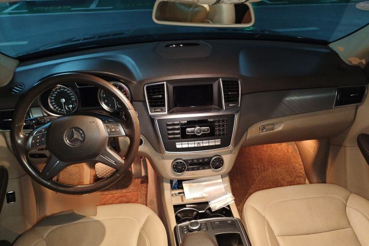 Used Mercedes-Benz M-Class 2014 ML 320 4MATIC Center Console