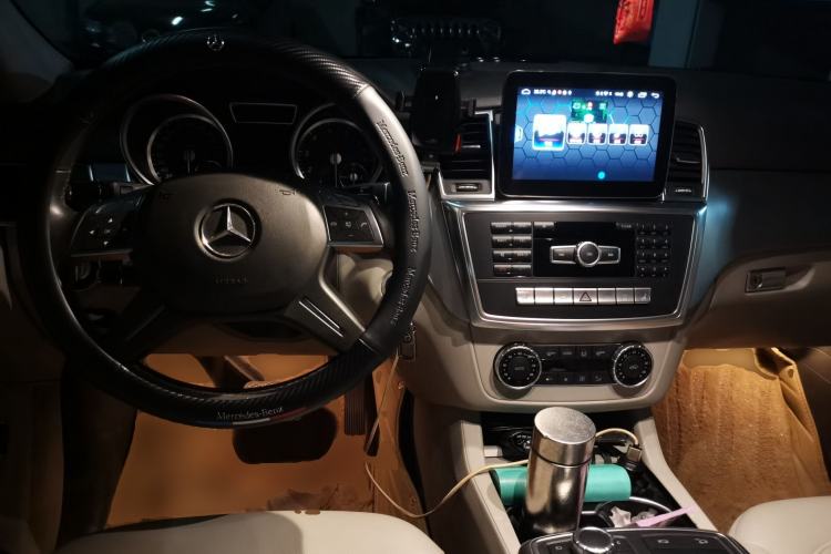 Used Mercedes-Benz M-Class 2014 ML 320 4MATIC Center Console