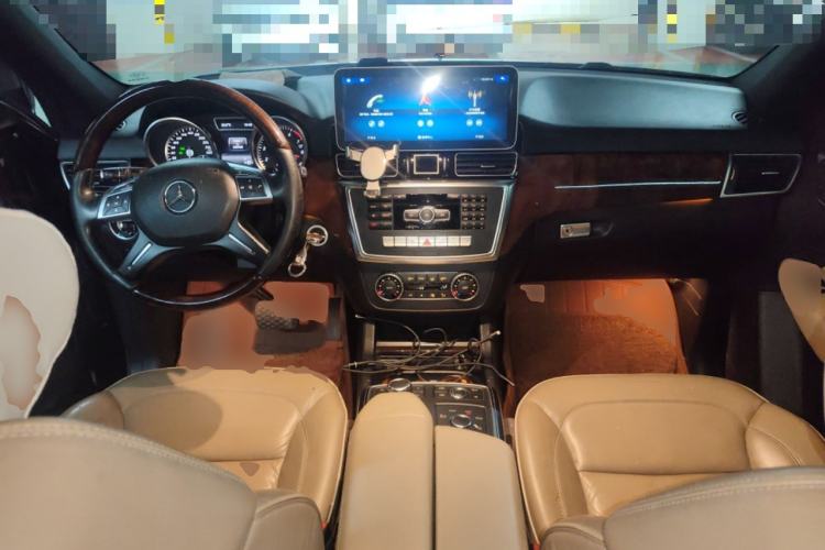Used Mercedes-Benz M-Class 2014 ML 400 4MATIC Luxury Model Center Console