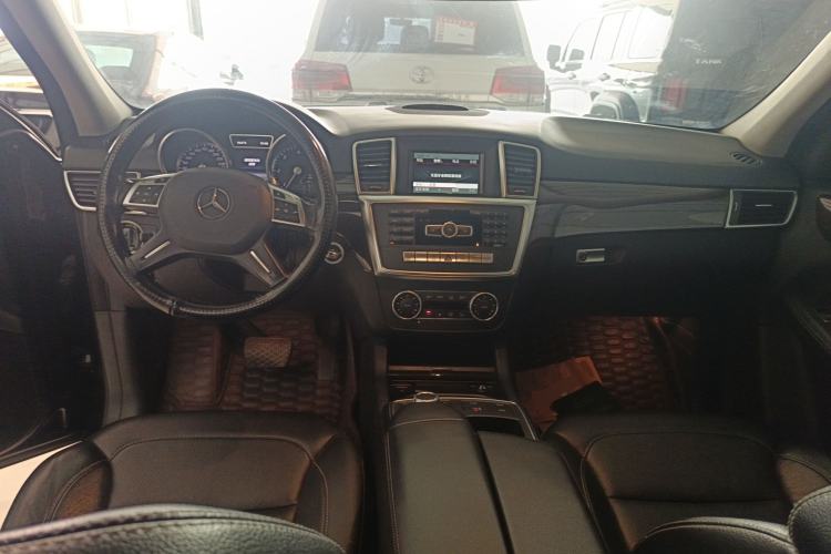 Used Mercedes-Benz M-Class 2014 ML 350 CDI 4MATIC Center Console