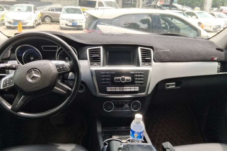 Used Mercedes-Benz M-Class 2014 ML 320 4MATIC Center Console