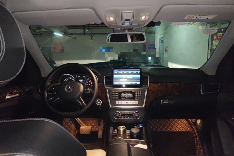 Used Mercedes-Benz M-Class 2014 ML 400 4MATIC Dynamic Model Center Console