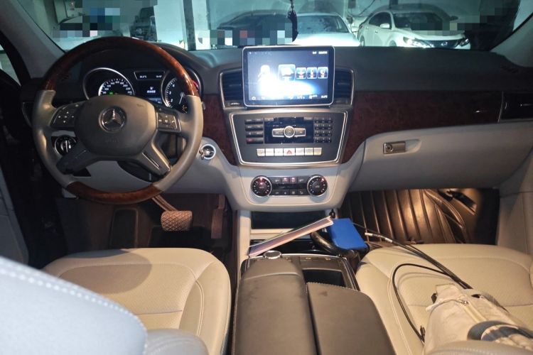 Used Mercedes-Benz M-Class 2014 ML 320 4MATIC Center Console
