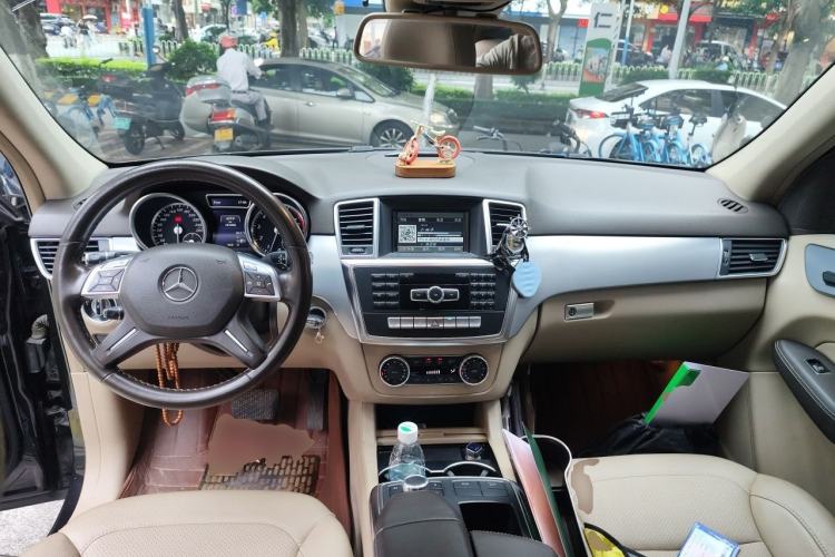 Used Mercedes-Benz M-Class 2014 ML 320 4MATIC Center Console