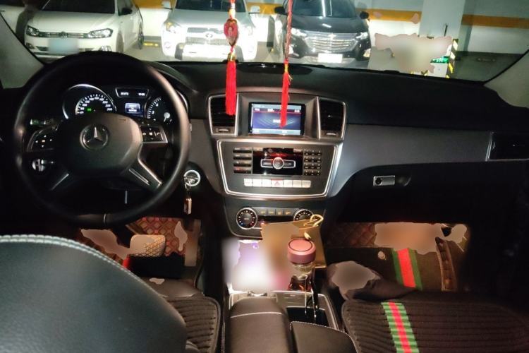 Used Mercedes-Benz M-Class 2014 ML 320 4MATIC Center Console